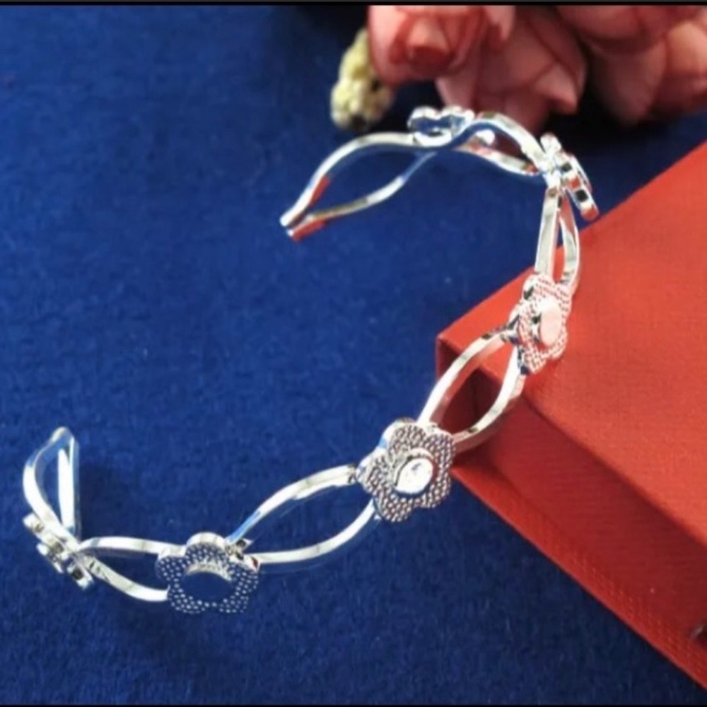 New Silver Flower Bracelet